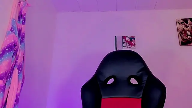 Snapshot of naomy__xx chatting on 10/31/25, 03:18 naomy xx online show from 10/31/25, 03:18