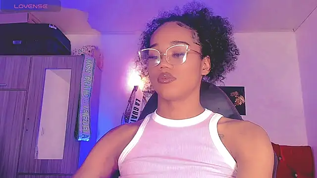 Snapshot of naomy__xx chatting on 07/21/26, 02:14 naomy xx online show from 07/21/26, 02:14