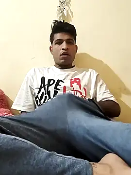 Snapshot of cuckhair chatting on 12/21/24, 04:41 cuckhair online show from 12/21/24, 04:41