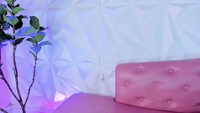 Snapshot of LinnaGardenia chatting on 02/10/25, 04:47 LinnaGardenia online show from 02/10/25, 04:47