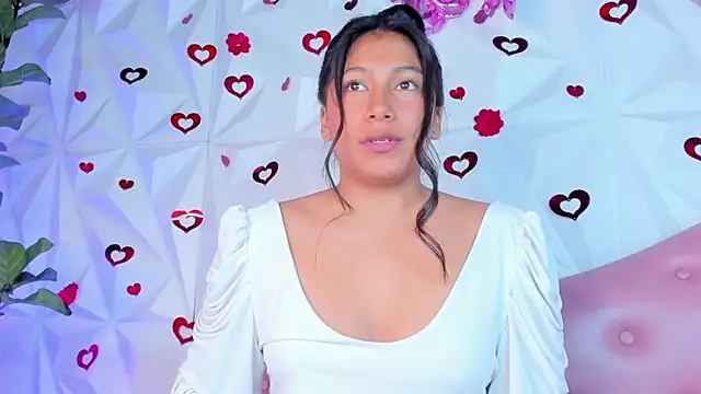 Snapshot of LinnaGardenia chatting on 02/19/25, 04:55 LinnaGardenia online show from 02/19/25, 04:55