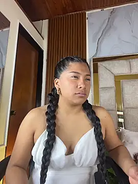 LinnaGardenia online show from 02/15/26, 02:58