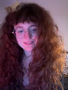 Snapshot of _foxygirl_ chatting on 03/18/25, 09:53  foxygirl  online show from 03/18/25, 09:53