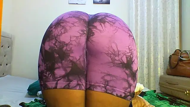 Petitiebooty online show from 12/17/25, 04:40