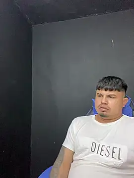 Snapshot of DickMasterfindom chatting on 06/25/26, 05:12 DickMasterfindom online show from 06/25/26, 05:12