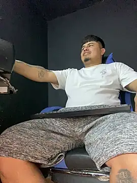 Snapshot of DickMasterfindom chatting on 07/08/26, 12:59 DickMasterfindom online show from 07/08/26, 12:59