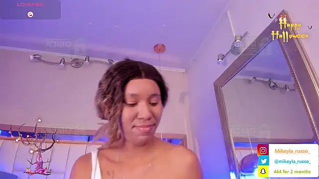 Mikeyla-Russo online show from 10/23/25, 07:56