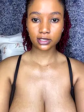 Snapshot of chocogirl01 chatting on 09/26/25, 04:05 chocogirl01 online show from 09/26/25, 04:05