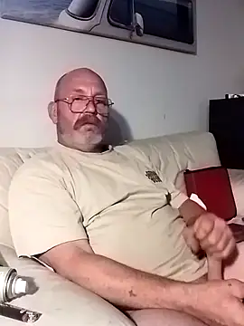 Snapshot of iambradz chatting on 02/18/25, 05:31 iambradz online show from 02/18/25, 05:31