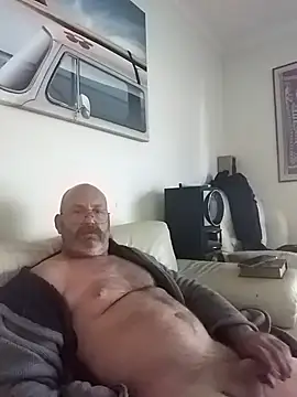 Snapshot of iambradz chatting on 02/20/25, 12:30 iambradz online show from 02/20/25, 12:30