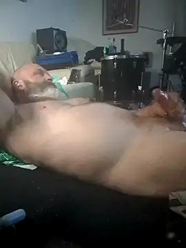 Snapshot of iambradz chatting on 11/06/25, 02:18 iambradz online show from 11/06/25, 02:18