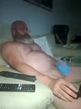 Snapshot of iambradz chatting on 11/17/25, 03:07 iambradz online show from 11/17/25, 03:07