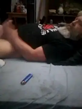 Snapshot of iambradz chatting on 11/30/25, 06:01 iambradz online show from 11/30/25, 06:01