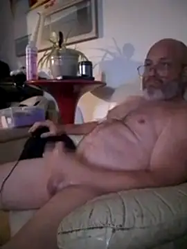 Snapshot of iambradz chatting on 04/20/26, 11:24 iambradz online show from 04/20/26, 11:24