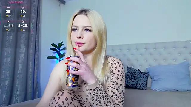 TamarraFox online show from 02/09/26, 09:41