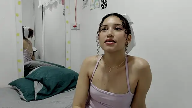 Snapshot of gabriela_duarte1 chatting on 03/10/25, 06:59 gabriela duarte1 online show from 03/10/25, 06:59