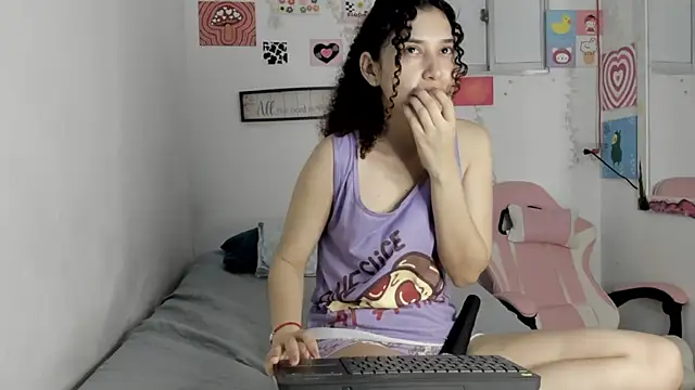 Snapshot of gabriela_duarte1 chatting on 09/19/25, 06:26 gabriela duarte1 online show from 09/19/25, 06:26