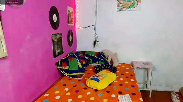 Snapshot of sensitive_brunette chatting on 01/04/25, 10:13 sensitive brunette online show from 01/04/25, 10:13