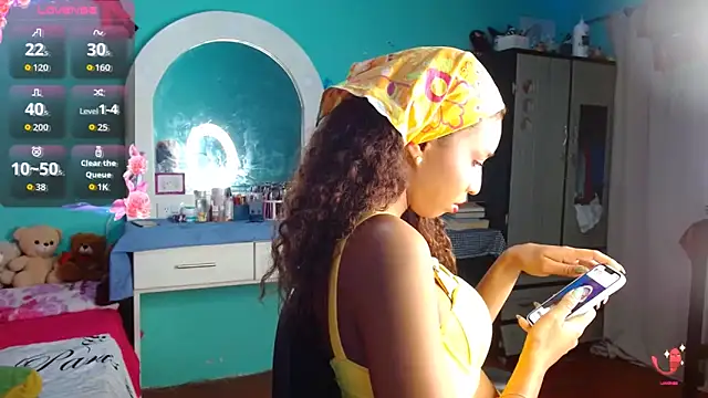 Snapshot of sensitive_brunette chatting on 11/22/25, 12:53 sensitive brunette online show from 11/22/25, 12:53