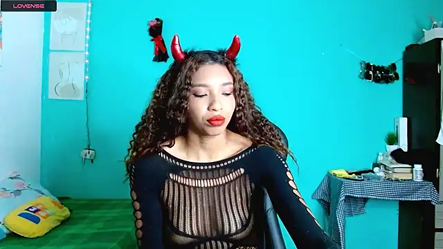 Snapshot of sensitive_brunette chatting on 01/13/26, 12:32 sensitive brunette online show from 01/13/26, 12:32