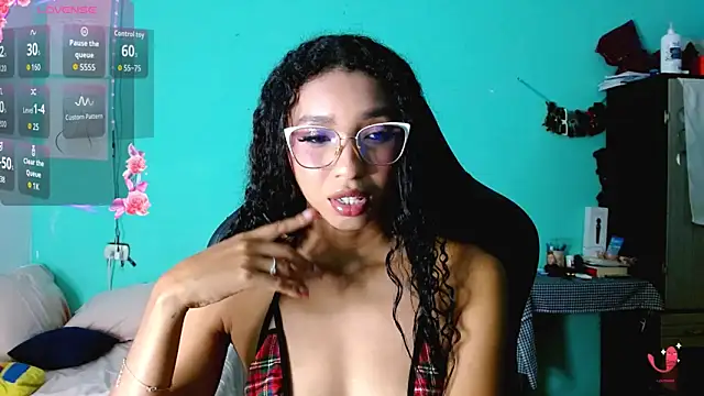 Snapshot of sensitive_brunette chatting on 06/07/26, 12:15 sensitive brunette online show from 06/07/26, 12:15