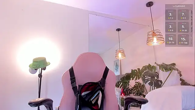 Snapshot of Tom_cooper_ chatting on 11/13/25, 12:15 Tom cooper online show from 11/13/25, 12:15