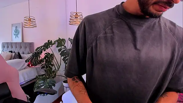 Snapshot of Tom_cooper_ chatting on 11/15/25, 12:45 Tom cooper online show from 11/15/25, 12:45