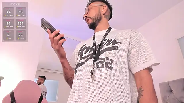 Snapshot of Tom_cooper_ chatting on 11/17/25, 12:33 Tom cooper online show from 11/17/25, 12:33