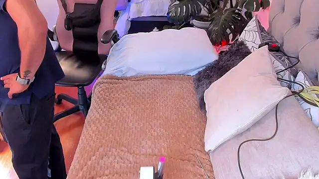 Snapshot of Tom_cooper_ chatting on 11/18/25, 12:42 Tom cooper online show from 11/18/25, 12:42