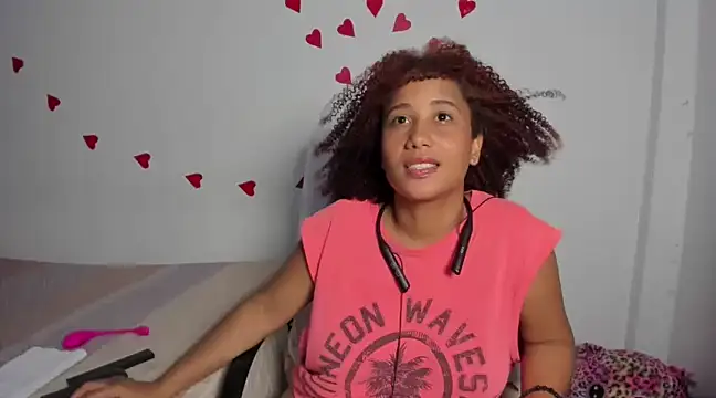 Snapshot of zandra_kiman chatting on 02/27/25, 06:18 zandra kiman online show from 02/27/25, 06:18