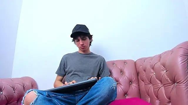 Snapshot of JeanRam18 chatting on 03/14/25, 12:18 JeanRam18 online show from 03/14/25, 12:18