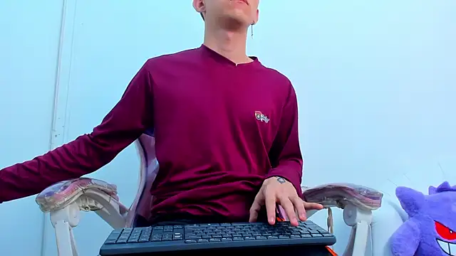 Snapshot of JeanRam18 chatting on 12/19/25, 12:01 JeanRam18 online show from 12/19/25, 12:01