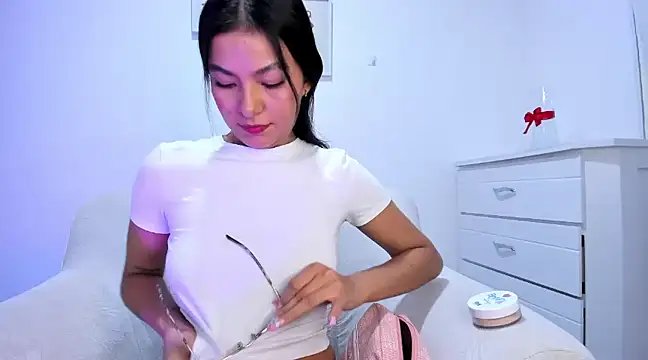 Snapshot of barbie_brunette3 chatting on 03/04/25, 12:50 barbie brunette3 online show from 03/04/25, 12:50