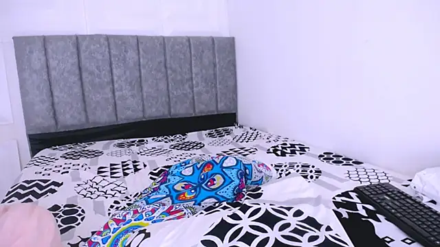 Snapshot of nataly_red chatting on 02/17/25, 08:15 nataly red online show from 02/17/25, 08:15