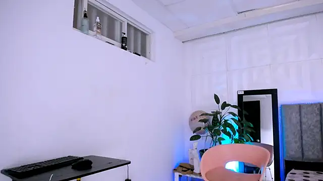 Snapshot of nataly_red chatting on 09/13/25, 06:40 nataly red online show from 09/13/25, 06:40