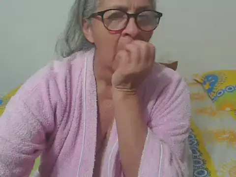 Snapshot of candy_mature_ chatting on 03/12/25, 03:40 candy mature online show from 03/12/25, 03:40
