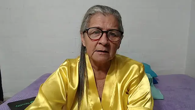 Snapshot of candy_mature_ chatting on 09/21/25, 12:40 candy mature online show from 09/21/25, 12:40