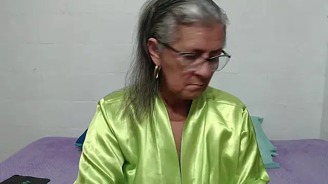 Snapshot of candy_mature_ chatting on 10/06/25, 11:35 candy mature online show from 10/06/25, 11:35