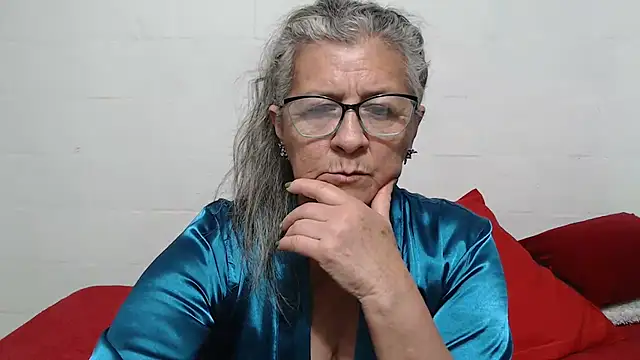 Snapshot of candy_mature_ chatting on 10/13/25, 10:32 candy mature online show from 10/13/25, 10:32