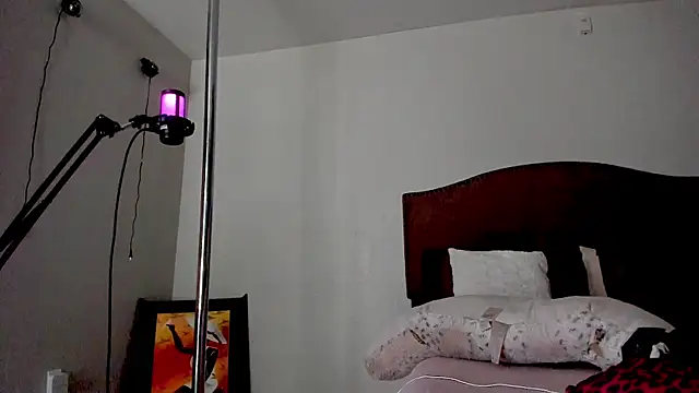 yiauana online show from 10/28/25, 10:23