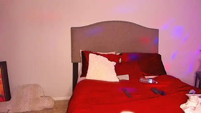 yiauana online show from 11/25/25, 05:40