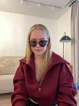 Snapshot of Little_Forest_ELF chatting on 11/02/25, 05:54 Little Forest ELF online show from 11/02/25, 05:54