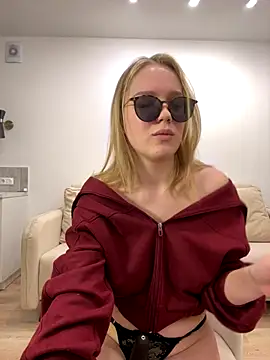 Snapshot of Little_Forest_ELF chatting on 11/02/25, 05:59 Little Forest ELF online show from 11/02/25, 05:59