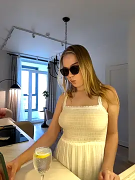 Snapshot of Little_Forest_ELF chatting on 11/08/25, 06:13 Little Forest ELF online show from 11/08/25, 06:13