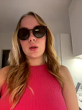 Snapshot of Little_Forest_ELF chatting on 11/28/25, 02:09 Little Forest ELF online show from 11/28/25, 02:09