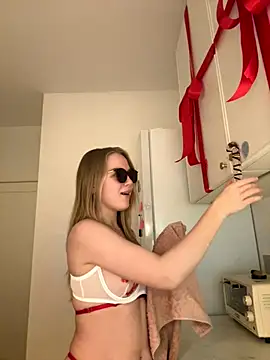 Snapshot of Little_Forest_ELF chatting on 12/15/25, 01:37 Little Forest ELF online show from 12/15/25, 01:37