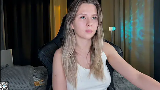 Ameliia castro online show from 10/08/25, 01:53