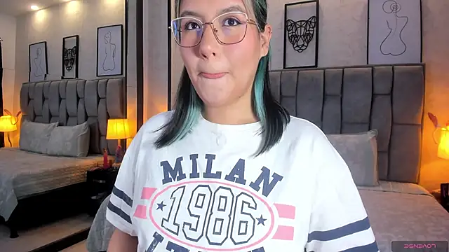 sweet--emily online show from 12/21/24, 03:47