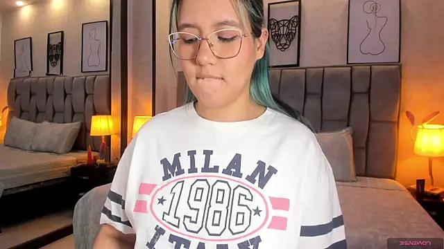 sweet--emily online show from 12/21/24, 06:52