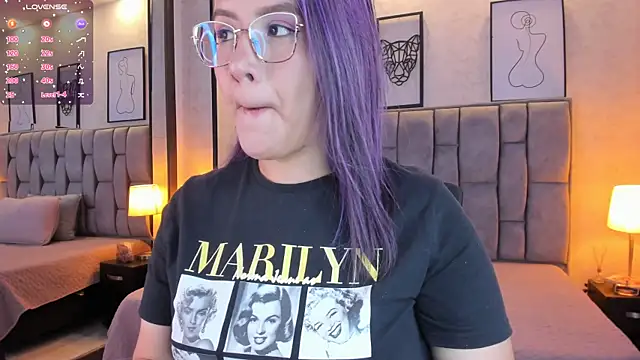 sweet--emily online show from 01/21/25, 03:48